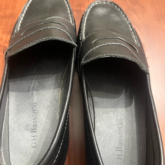 G.H. Bass black loafers. - Picture 4 of 6